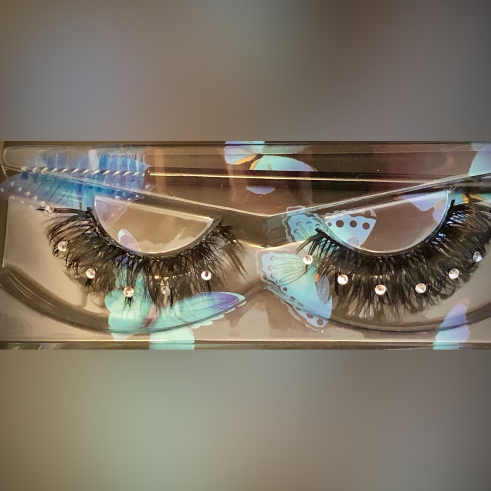 Eyelashes - Picture 3 of 5